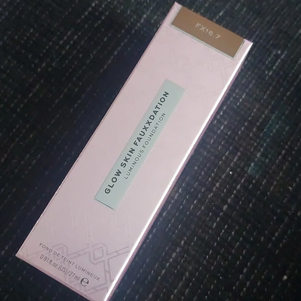 New makeup revolution glow skin fauxxdation‎ F16.7